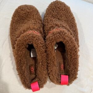 UGG Tazz Slipper Heritage Braid - Color: Hardwood (US Women's 7)